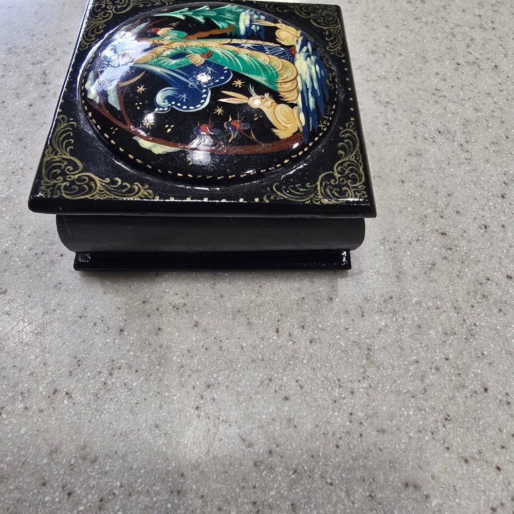 Russian Lacquer Box Snegurochka Snow Maiden Hand Painted Trinket Box Vintage - Picture 9 of 12